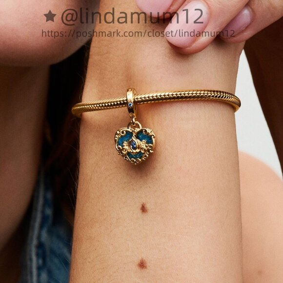 Pandora Disney Cinderella's Carriage & Heart Double Dangle Charm - Picture 4 of 6